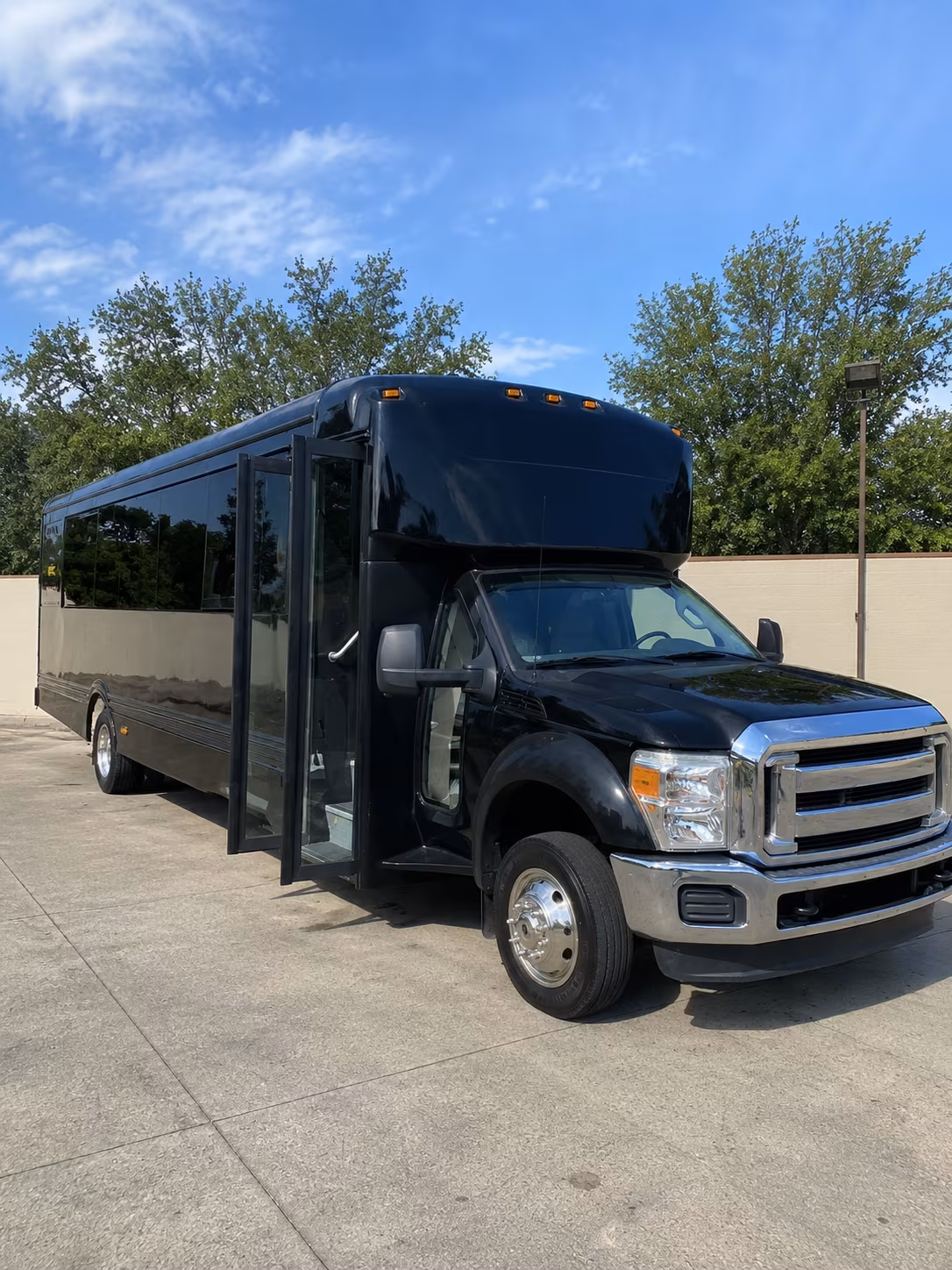 brea 20 passenger party bus
