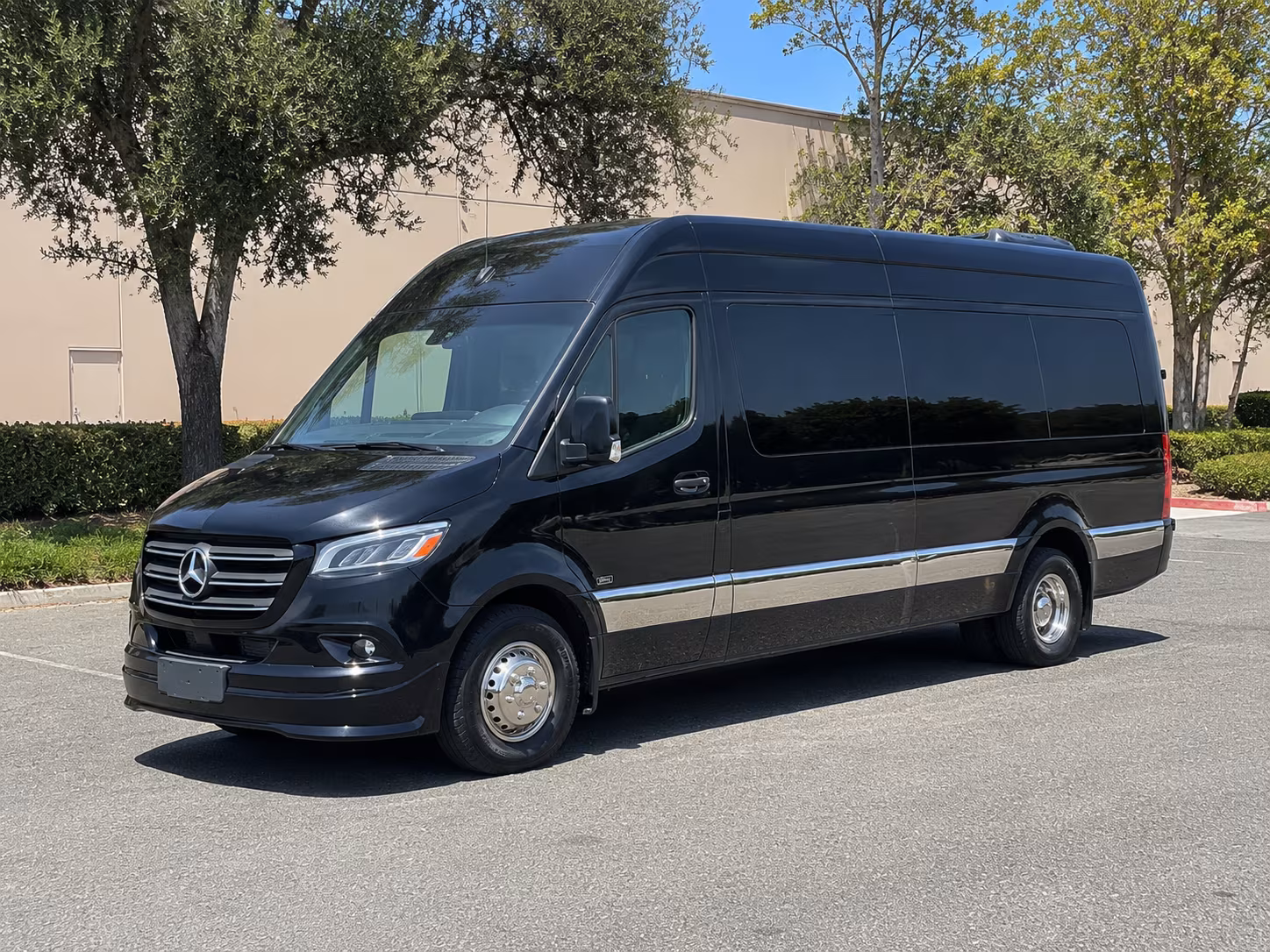 huntington beach get the whole group to the dance with huntington beach prom transportation
